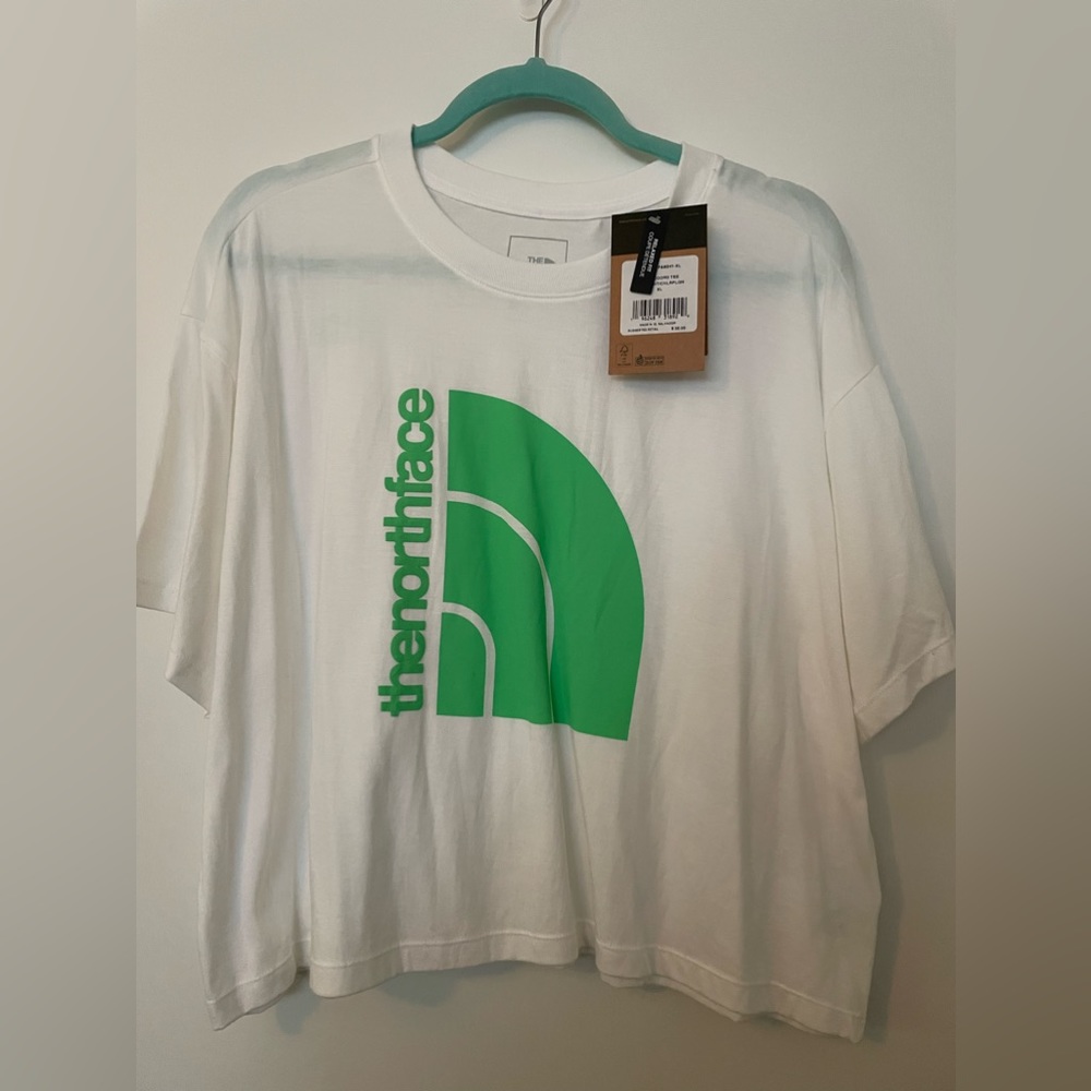 The North Face Women’s crop top tee, SZ XL. NWT.
